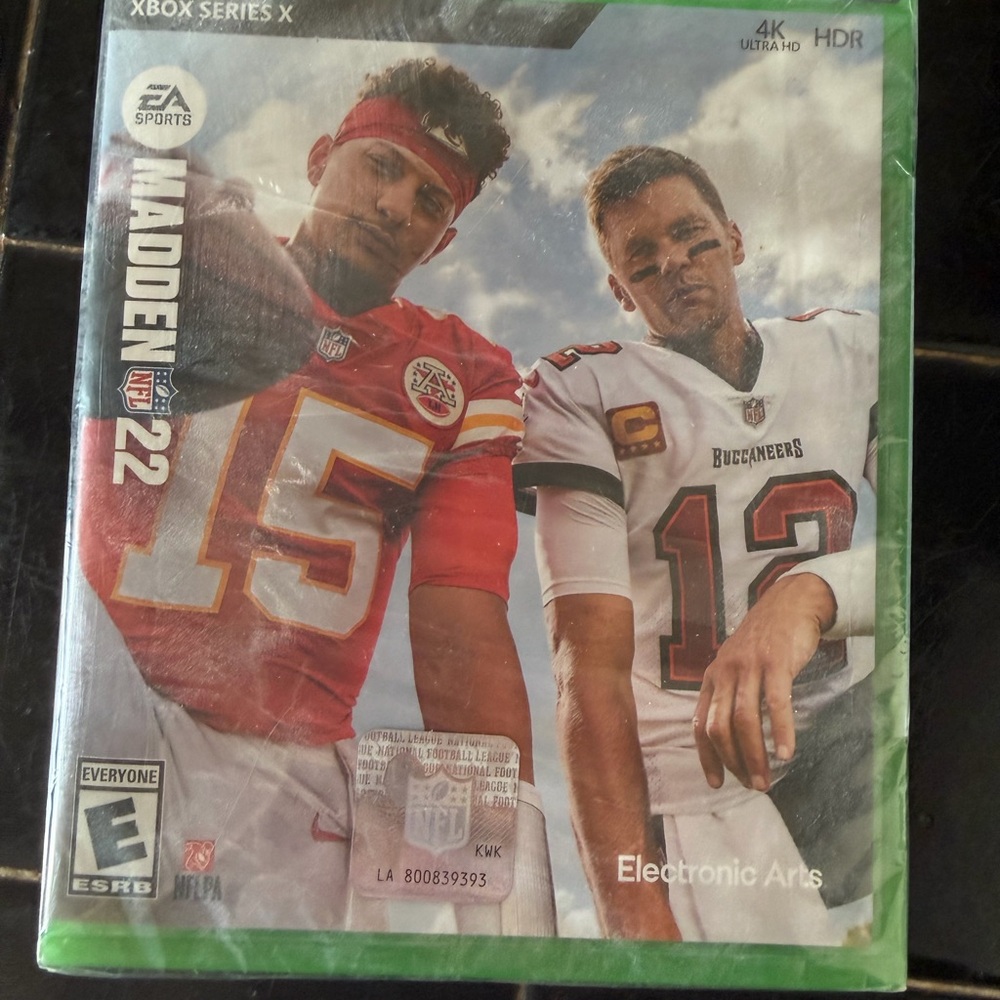 Madden NFL 22 Xbox Series X - Electronic Arts (Red/White)